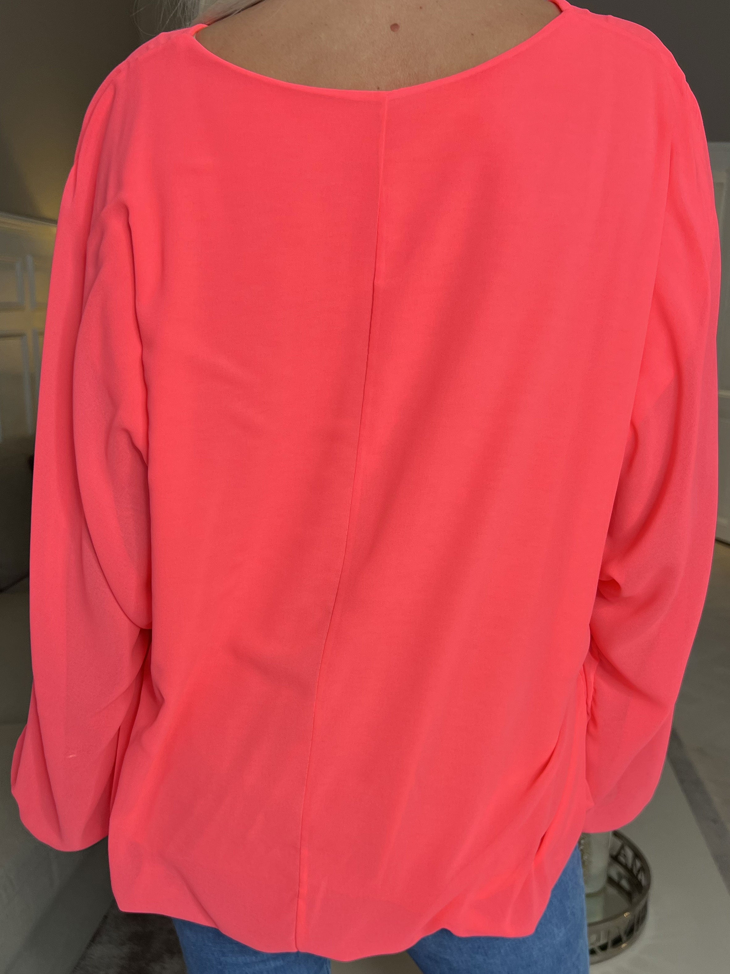 Destiny Plain - Bluse i chiffon med flagermusærmer